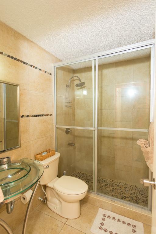 Cozy Accommodations Kingston Ngoại thất bức ảnh