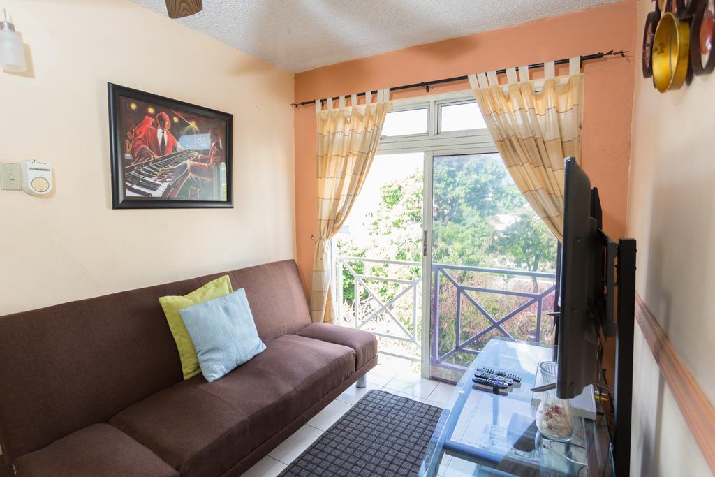 Cozy Accommodations Kingston Ngoại thất bức ảnh