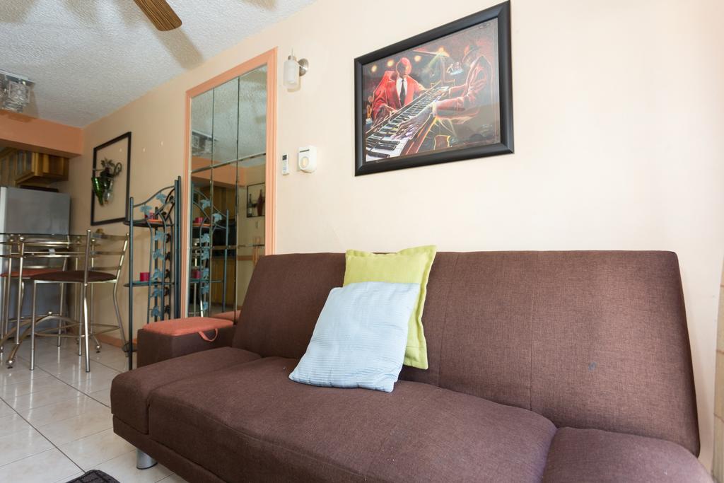 Cozy Accommodations Kingston Ngoại thất bức ảnh