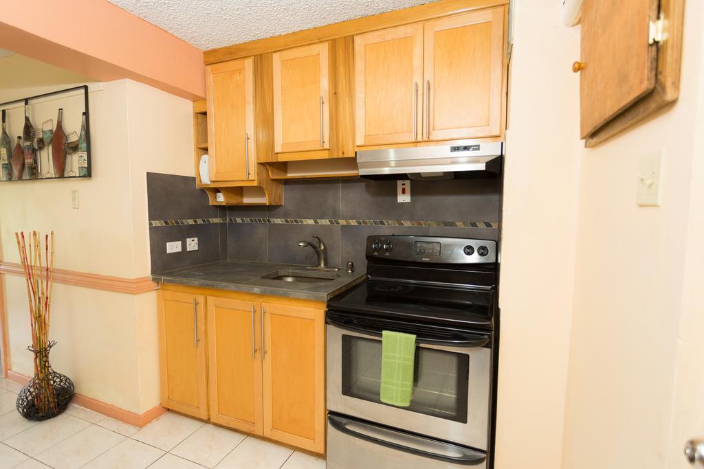 Cozy Accommodations Kingston Ngoại thất bức ảnh