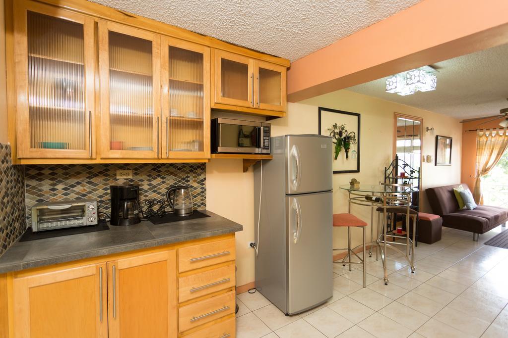 Cozy Accommodations Kingston Ngoại thất bức ảnh