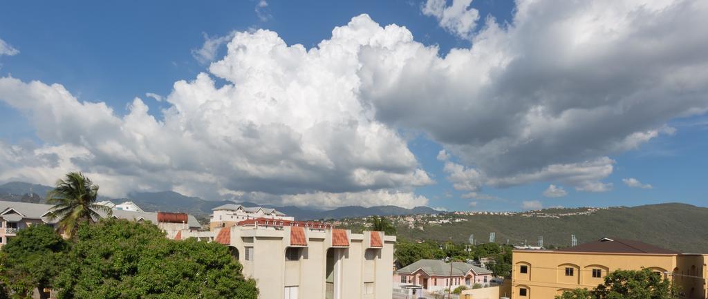 Cozy Accommodations Kingston Ngoại thất bức ảnh