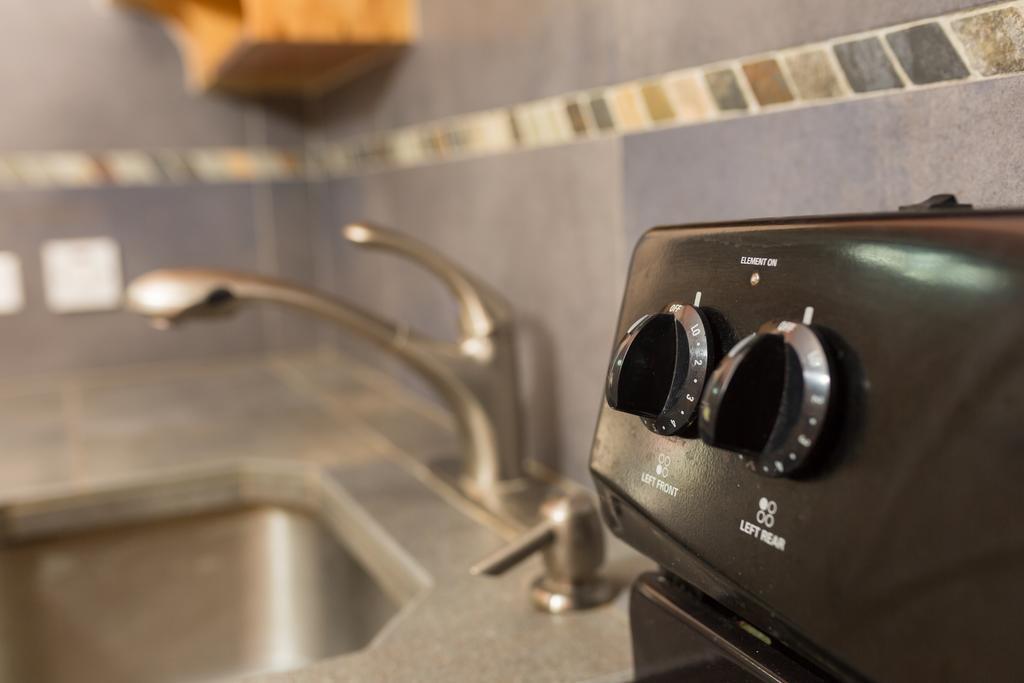 Cozy Accommodations Kingston Ngoại thất bức ảnh